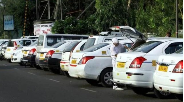 Image of stranded commuters waiting for transportation in Pune amid Ola-Uber driver strike